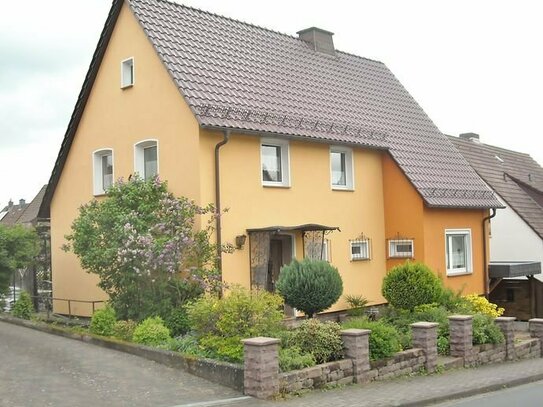 Großzügiges & gepflegtes Einfamilienhaus in Uslar - Ruhige Siedlungslage & nur wenige Gehminuten zur Innenstadt - Maler…