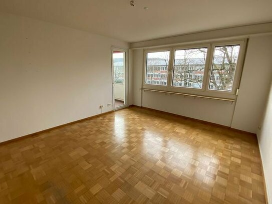 Gut geschnittene 3 - Zimmer - Eigentumswohnung mit Loggia und Kellerabteil sowie TG-Stellplatz !