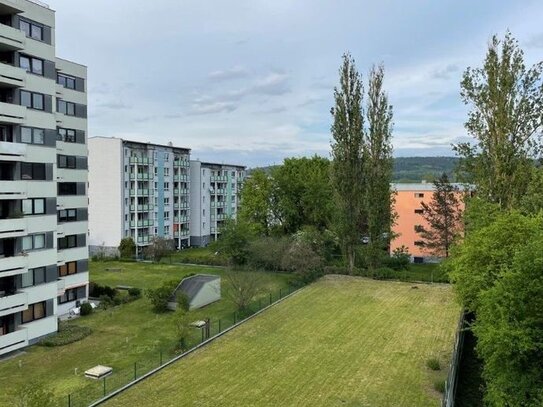 Modernisierte 3-Zi.-Whg. mit Balkon und Loggia