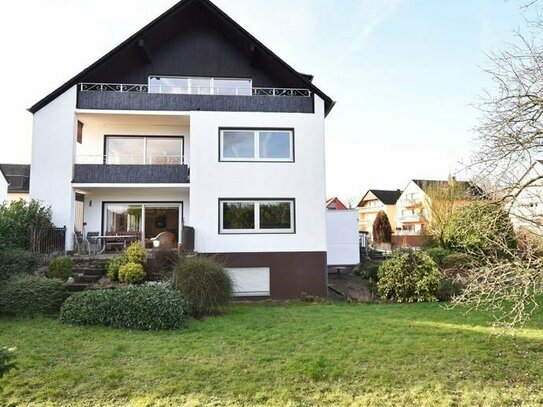 Großzügiges Architektenhaus in beliebter Lage mit schönem Garten und Fernsicht. Wohnen und Vermieten - hier ist beides…