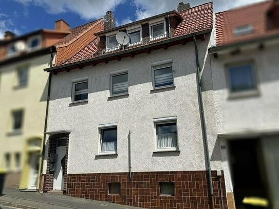 Reihenmittelhaus mit zwei möglichen Wohneinheiten und separatem Gartengrundstück in Waldkappel