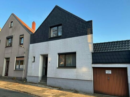 PURNHAGEN-IMMOBILIEN - Älteres Einfamilienhaus mit Garage am Rande des Zentrums von Bremen-Vegesack