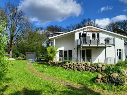 moderne Wohnung mit Balkon und Garten im Volksdorfer Randgebiet