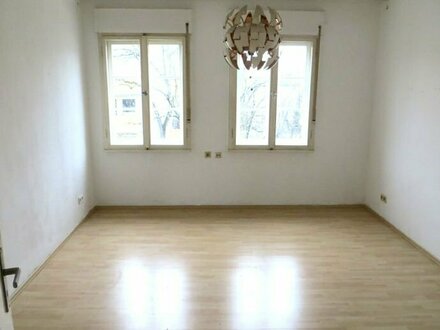 Günstig geschnittene 3- Zimmer-Wohnung mit separatem Bad und WC in Nürnberg-Johannis, WG-geeignet, neue Einbauküche