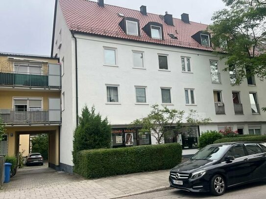 München- Laim* schöne 2- Zimmer DG- Wohnung, Gauben Fenster, sep. Küche* sehr gute MVV- Anbindung