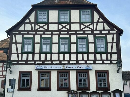 Sehr gepflegtes, traditionsreiches Hotel mit Restaurant „KRONE POST“ in Gersfeld zum 01.11.2024 zu verpachten