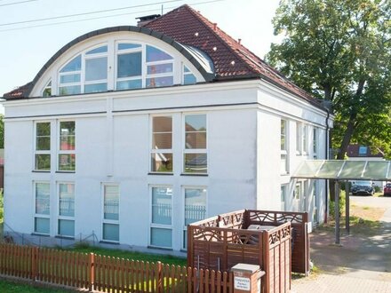 4 Zimmer EG-Wohnung mit Kamin, Terrasse und 104m² Souterrain