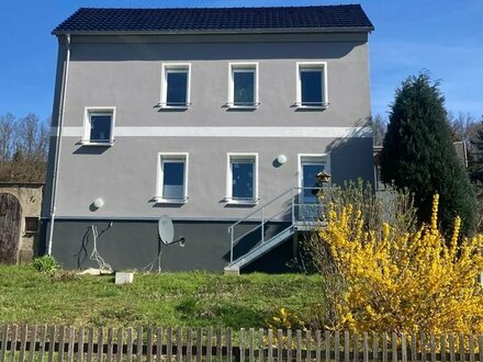 Komplett saniertes Einfamilienhaus mit Garage und Garten