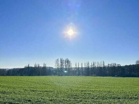 Freistehendes Einfamilienhaus inkl. Einliegerwohnung, großem Garten und Blick ins Grüne !!