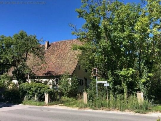 Schönes Bauernhaus mit 3.900 m² Grundstück in attraktiver Lage