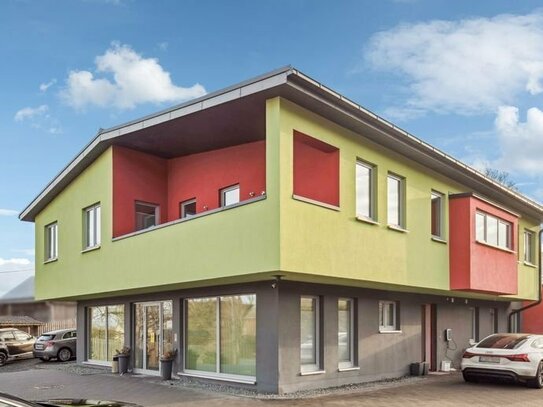 Moderne Praxisimmobilie mit exklusiver wohnwirtschaftlicher Nutzungsmöglichkeit im Obergeschoss