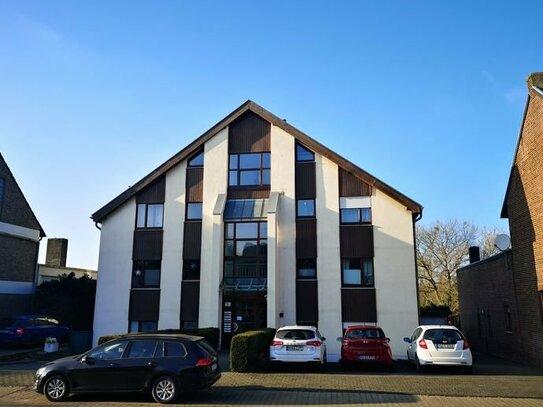 Herrschaftliche 2 Zi. Wohnung im 2.OG - Terrasse mit Feldblick und sep. Stellplatz