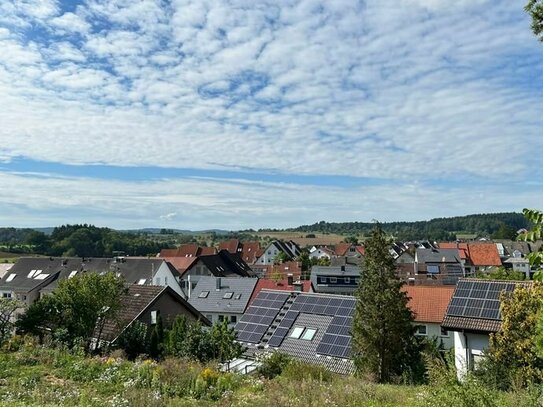 "Herrliches Wohnen mit unverbaubarem Panoramablick" Moderne und attraktive DHH in Renningen.