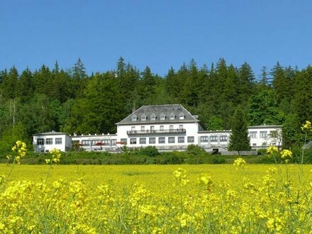 80-Betten Hotel in Bestlage am Stausee, betriebsbereit, 1,8 Mio €, incl. 2 Wohnhäuser + 2 Bungalows