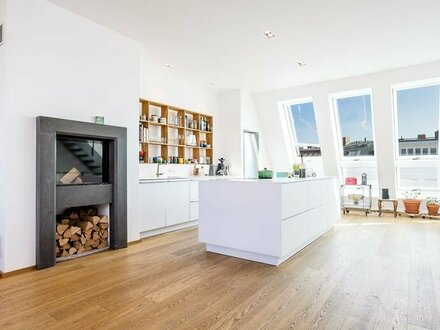 Zeitlose Eleganz: Einzigartiges Penthouse in historischem Altbau mit atemberaubendem Blick