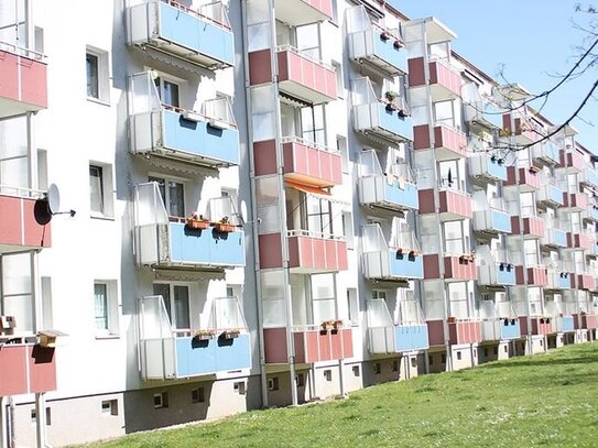 Ab dem 01.05.2024: 4-Raum-Wohnung im 1. OG in der Plöner Str. 12