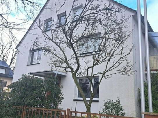 **Erstbezug nach Renovierung** Großzügige Dachgeschosswohnung in Neu-Isenburg **