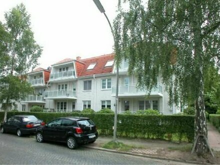 1-Zimmer-Hochparterre-Wohnung mit Balkon und Einbauküche in Hamburg Wandsbek-Gartenstadt. Von Privat.