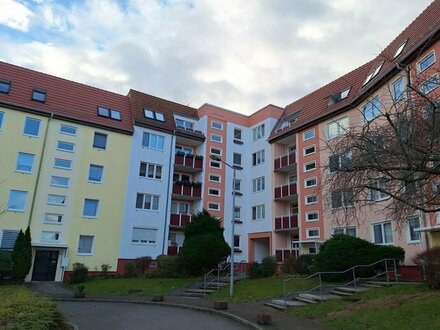 Modernisierte Dachgeschosswohnung mit 4 Zimmern, Einbauküche, Balkon, Autostellplatz in Eigentumsanlage in Erfurt Südost