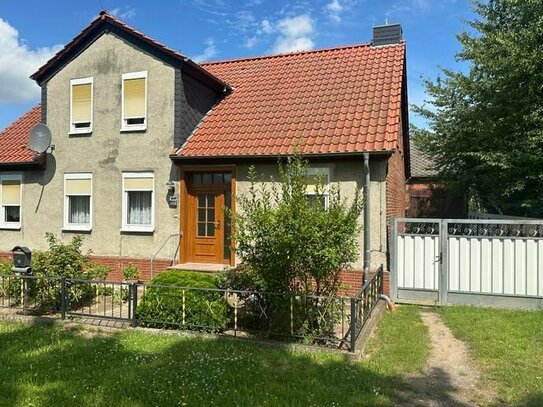 Einfamilienhaus mit idyllischem Grundstück am Waldrand in Vissum zu verkaufen.
