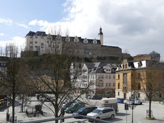 Modernes Büro mit Balkon und Schloßblick!