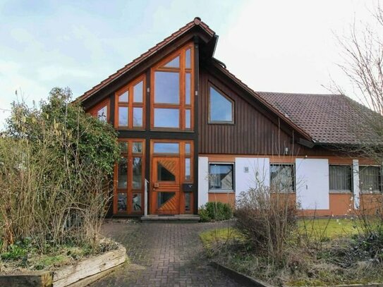 Freistehendes Mehrgenerationenhaus mit tollem Garten und 2 Garagen am Ortsrand von Herzogenaurach