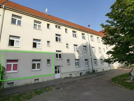 Erdgeschoss! 3-Raum-Wohnung ~ unrenoviert ~ Material wird nach Bedarf gestellt