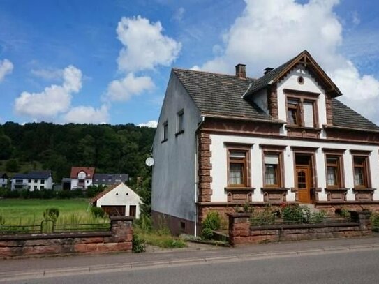 Uni-Nähe, freistehendes 1 FH mit großem Grundstück und angrenzend an einen Bachlauf mit Garage.