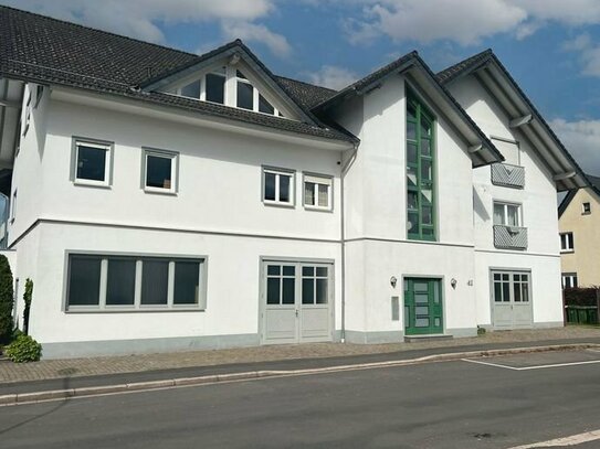 Haus in Haus: Moderne, große Eigentumswohnung in Much-Marienfeld - Auch in zwei Wohnungen trennbar!