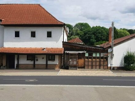 Haupthaus mit Gastro und Nebenhaus