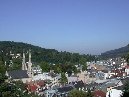 Sonnige Altbauwohnung in stadtbildprägendem Anwesen