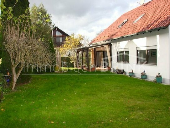 Große Gartenwohnung in ruhiger Lage, mit Traumgarten, viel Stauraum und Garage