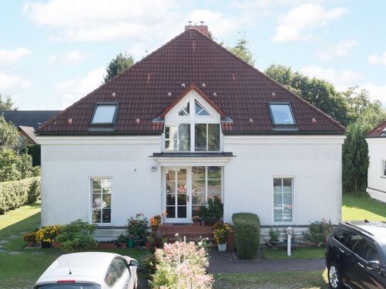 3 Zimmer EG-Wohnung mit Kamin, Terrasse, Garten und 57m² Souterrain