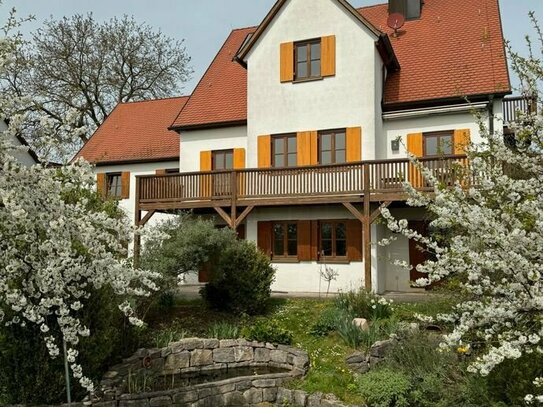 Schönes Wohnhaus mit unverbaubarem Fernblick