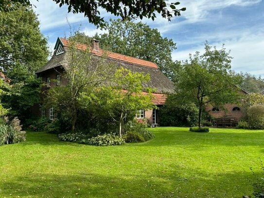 Original Ammerländer Bauernhaus mit Reeteindeckung und großem Grundstück