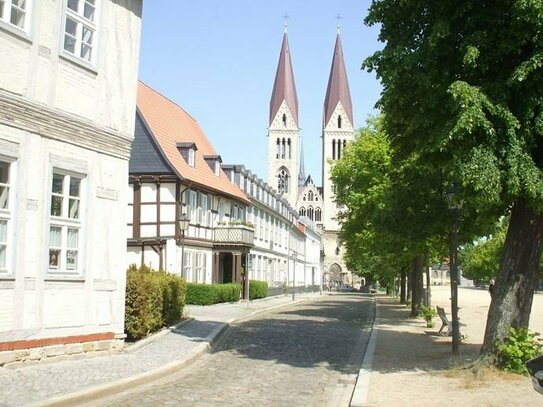 Innenstadt von Halberstadt, ruhig mit PKW-EPs und Garten