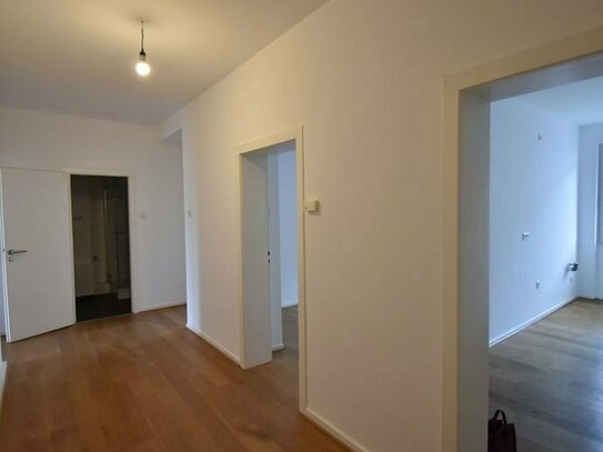 PROVISIONSFREI! Renovierte 3-Zimmer-Wohnung mit Balkon und Außenstellplatz