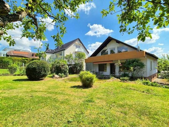 1-2 Familienhaus in bevorzugter, ruhiger Lage mit viel Platz, geeignet für die große Familie.