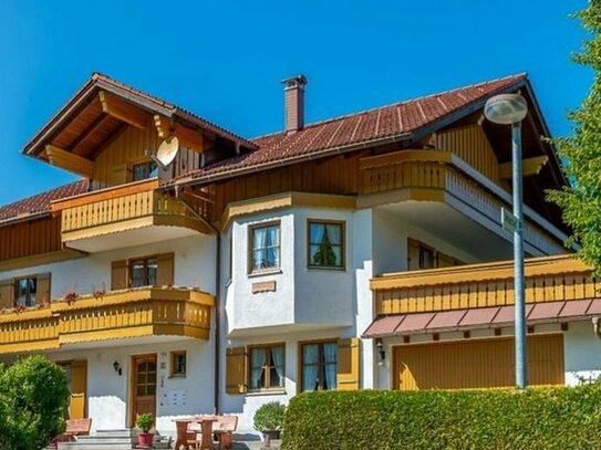 Traumhafter Bergblick, Mehrfamilienhaus mit 5 WE im Allgäu, Oberstaufen, Bayern