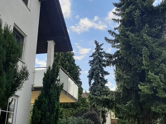 Helle 4,5 Zimmer Wohnung Nähe Südfriedhof mit großen Balkon