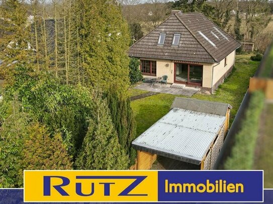 Delmenhorst-Bungerhof | Geräumiger Walmdachbungalow mit großem Grundstück in schöner Wohnlage