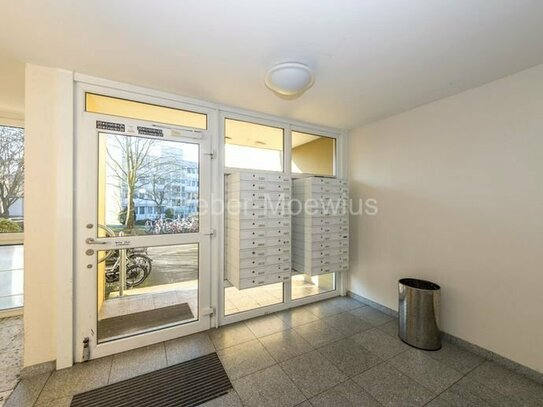 Gepflegte 2-Zimmer-Wohnung mit Loggia / Parkettboden / Blick ins Grüne / Aufzug / frei werdend