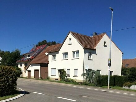 Heuberggemeinde Mahlstetten - Wohnhaus mit Scheuer u.Garagen und großen Garten