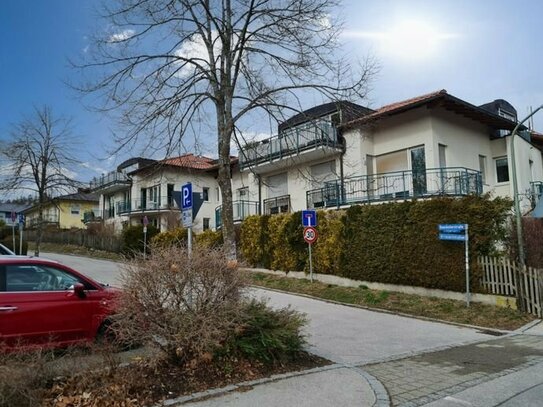 Zum Eigenbezug oder Vermietung - Leerstehende & Helle 2-Zimmer-Eigentumswohnung mit Seeblick!