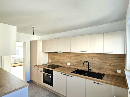 "Komplett Modernisierung" 3,5 Zimmer mit toller Raumaufteilung sowie neuer Einbauküche + Balkon mit Weitblick