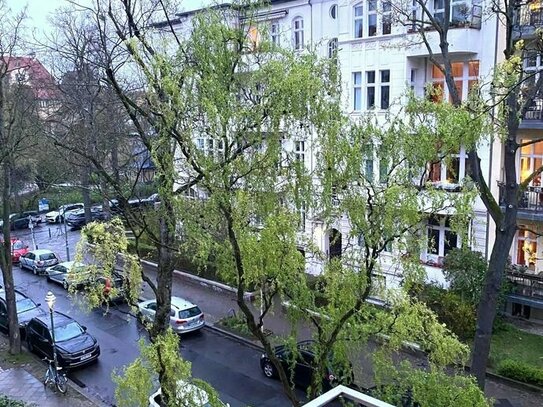- Nähe Perelsplatz/ Ruhige Altbauwohnung mit Wohnküche, Parkett, Balkon u.Terrasse- -