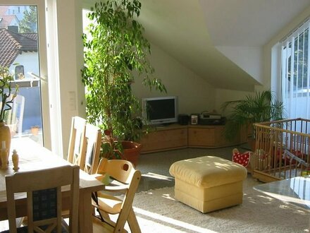 Moderne DG-Wohnung mit hochwertiger Ausstattung + großer, separater Hobbyraum (Wohnen&Arbeiten)