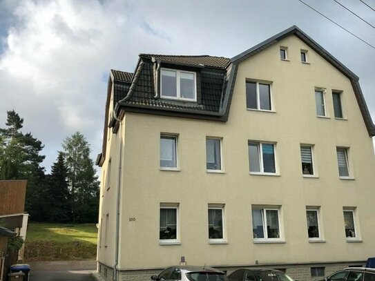 In Reichenhain: gemütliche 2-Zimmer-Wohnung im Dachgeschoss, mit EBK und Südbalkon!