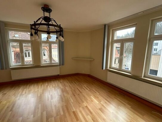 Herrschaftliche helle 7 Zimmer Wohnung in denkmalgeschütztem Haus in bester Innenstadtlage