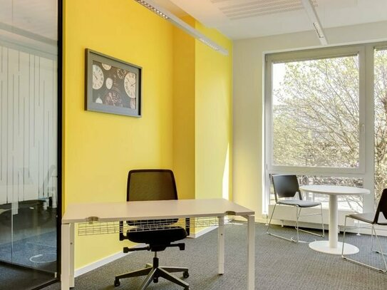 Voll ausgestatteter privater Büroraum für Sie und Ihr Team 15 sqm in Regus Centro
